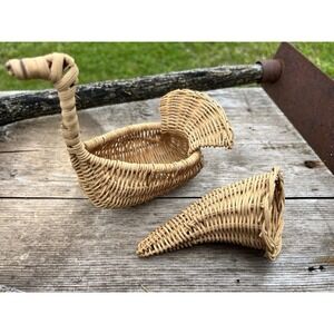 Small Wicker Baskets Duck/Goose/Turkey Cornucopia Set of 2 Hong Kong